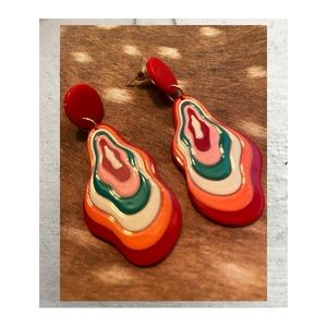 Outta-This-World acrylic swirl groovy earrings. 🪬